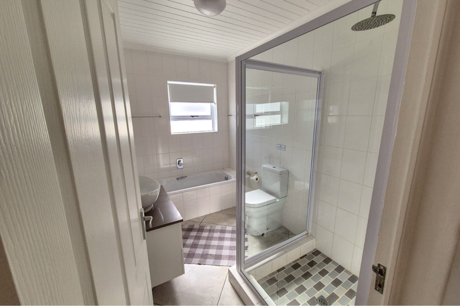 4 Bedroom Property for Sale in Oceanview Heights Western Cape